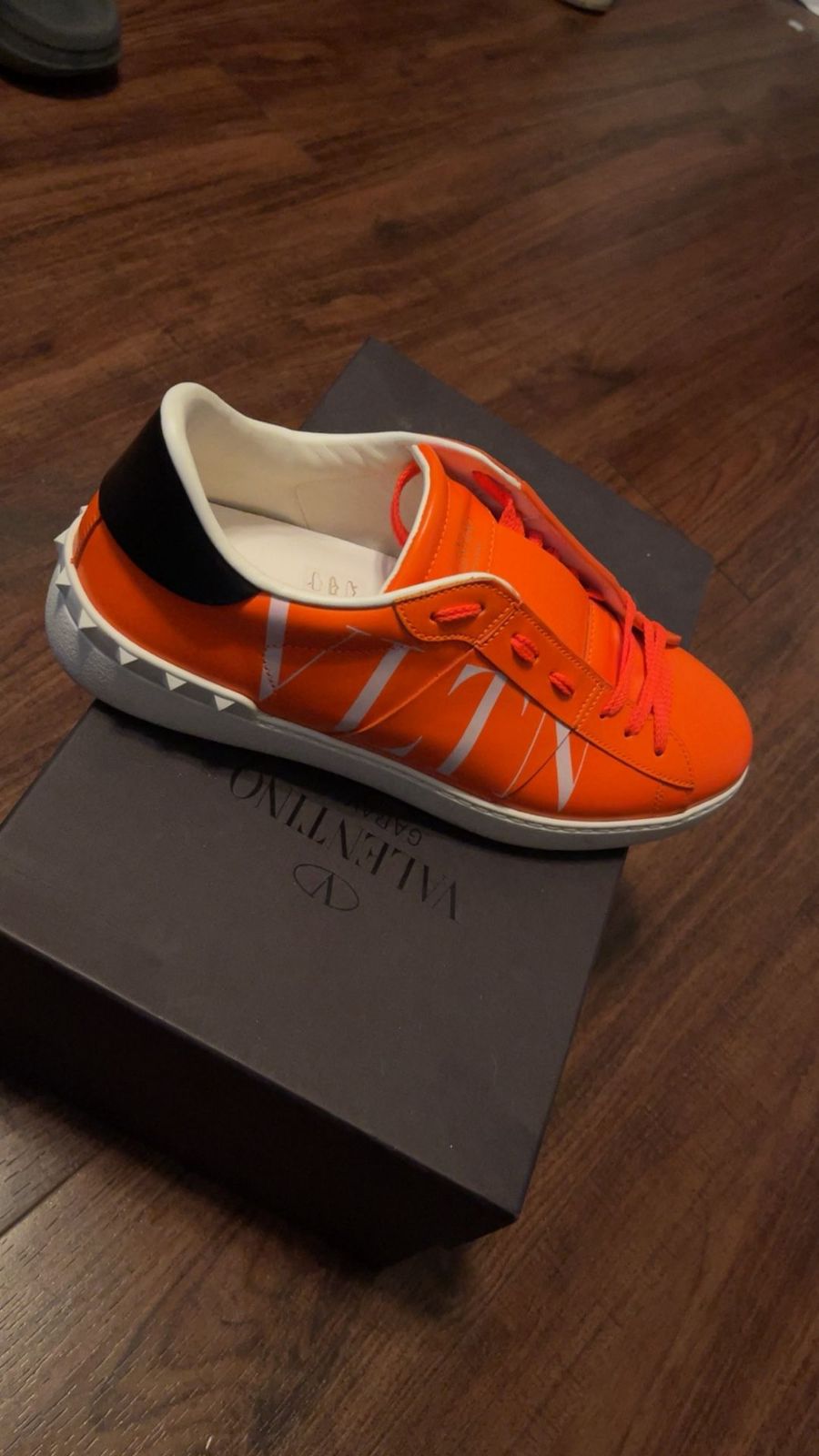 Valentino Garavani VLNT Naranja